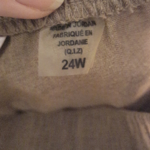Woman's elastic waist slacks - Picture 5 of 5